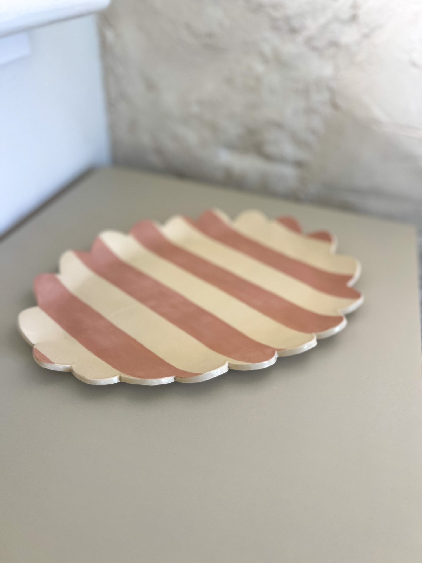 Stripe scallop platter