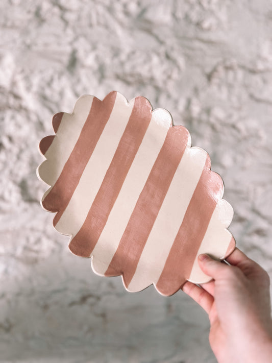 Stripe scallop platter