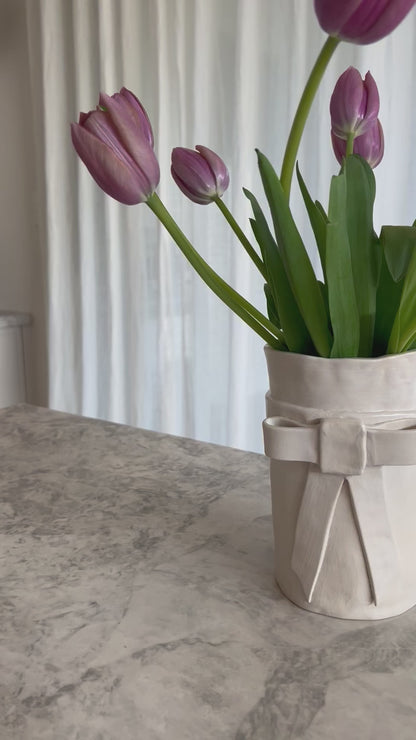 bow vase